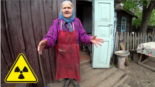 Regresa a la zona prohibida de Chernóbil para llevarle la compra a la anciana que se encontró viviendo allí